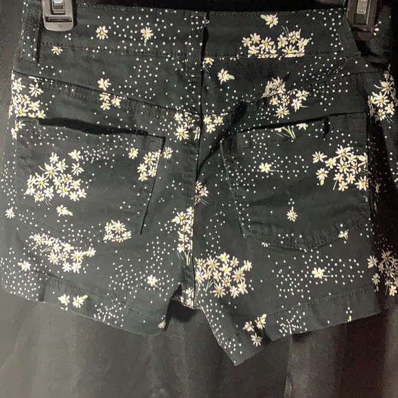 I’m selling Jean shorts - Picture 2 of 2